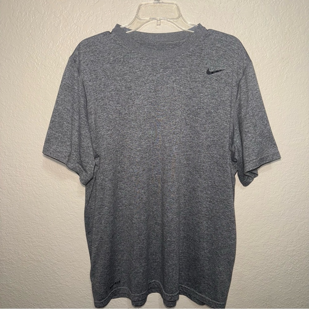 Nike Dri-Fit Men’s XL Gray Athletic Shirt Short Sleeve Performance Tee